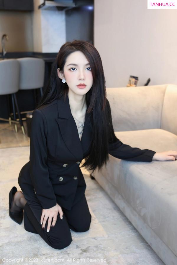   [XiuRen]高清写真图 2023.04.14 No.6576 乔一一 黑丝美腿第8张图片